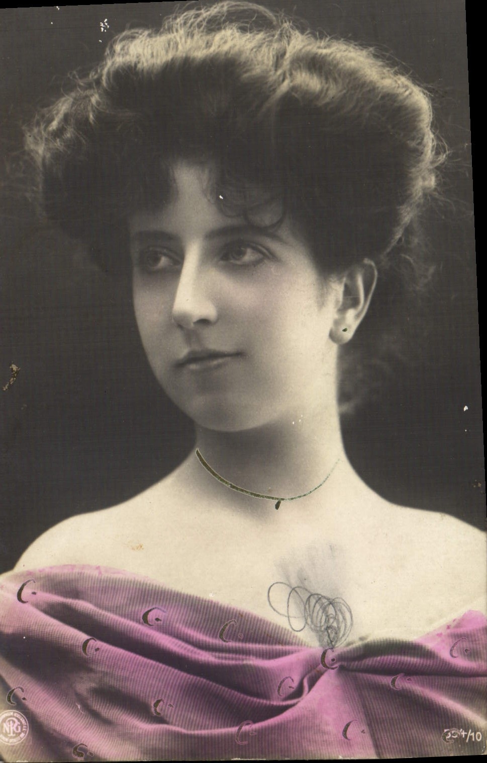 Portrait d'une jeune femme — éditeur NRG, série 354/10