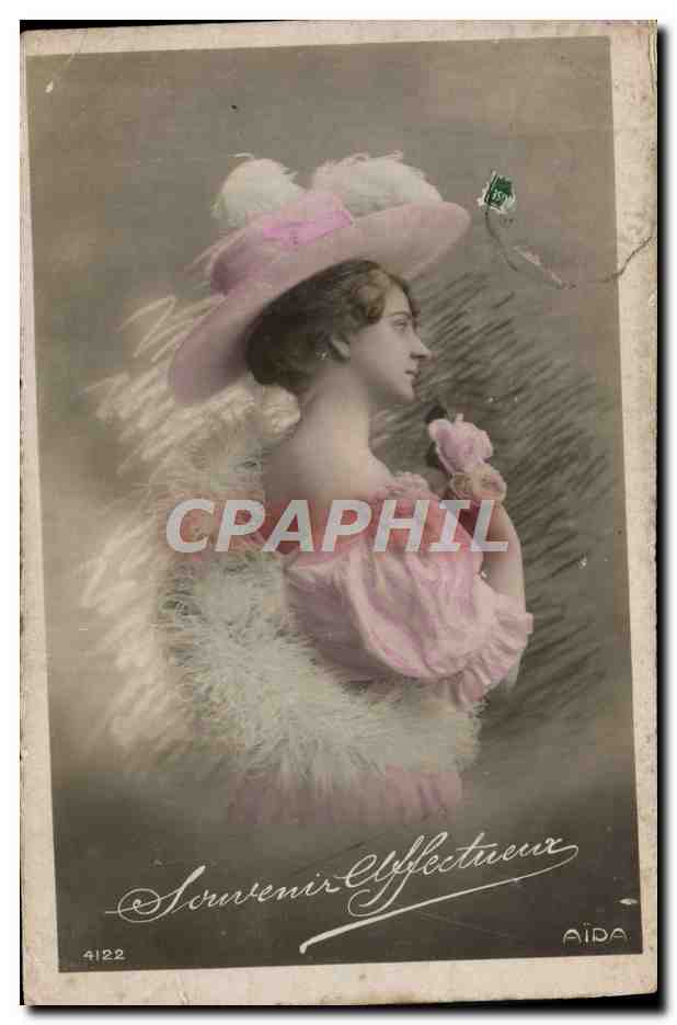 Femme en robe et chapeau rose — Souvenir Effectueurs Aïda n°4122