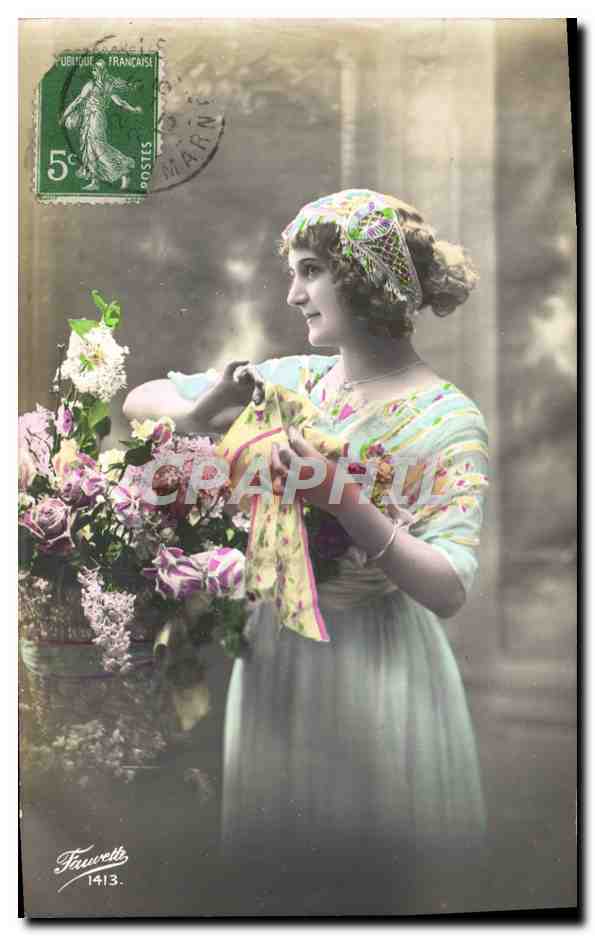 Femme en robe colorée avec bouquet — Fauvetté, n°1413 — éditeur Fauvetté