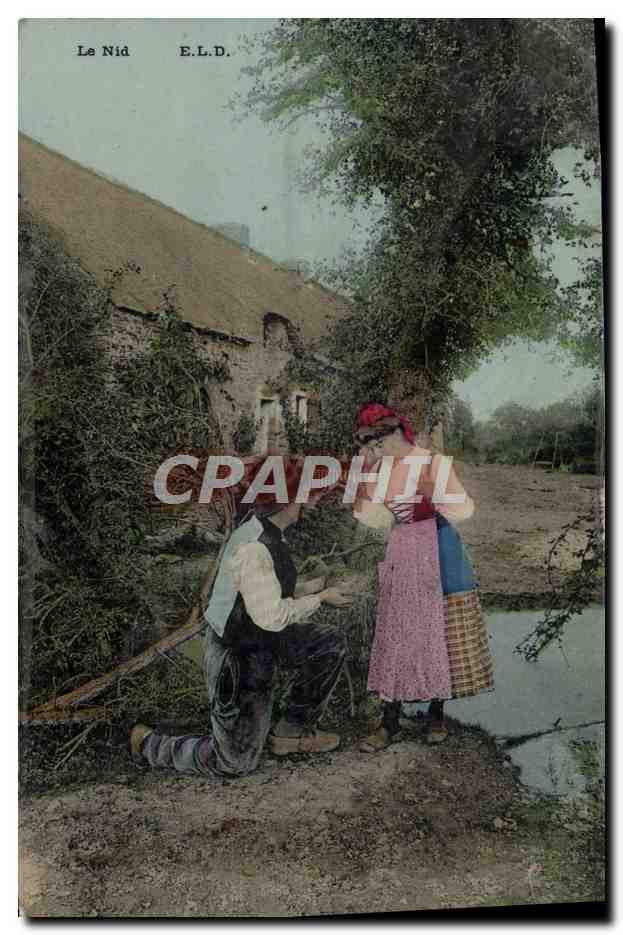CPA Fantaisie Femme Le nid Folklore