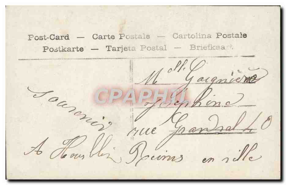 Femme assise parmi des fleurs — Bonne Fête — éditeur non visible — Reverso