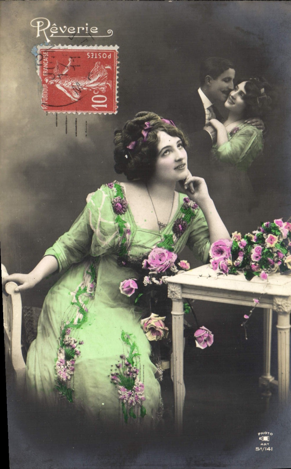 Femme en robe verte — scène de rêve — Photo Rêverie, Série 5/141