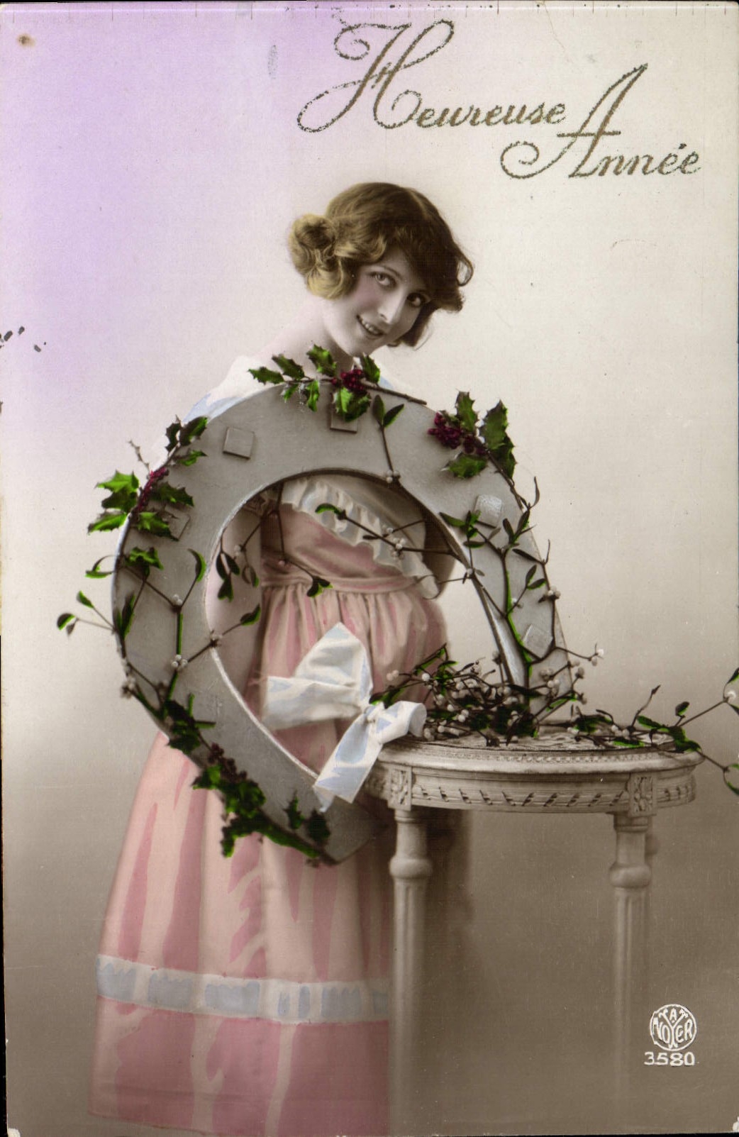 Jeune femme avec couronne de houx — 'Heureuse Année' — éditeur Vojer n°3580