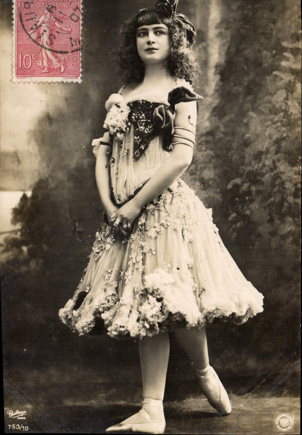 Danseuse en costume de scène — Rulliago, Paris — n° 753/10
