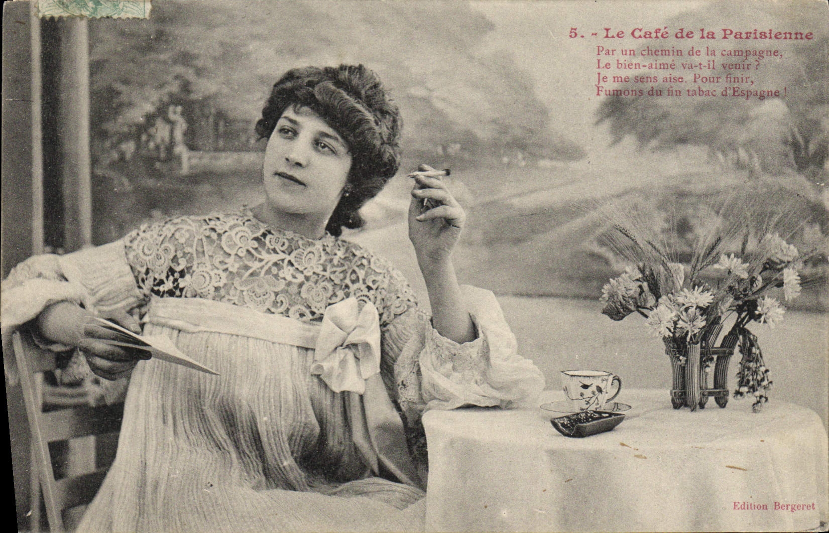 Femme au café — Le Café de la Parisienne — Édition Bergeret, n°5