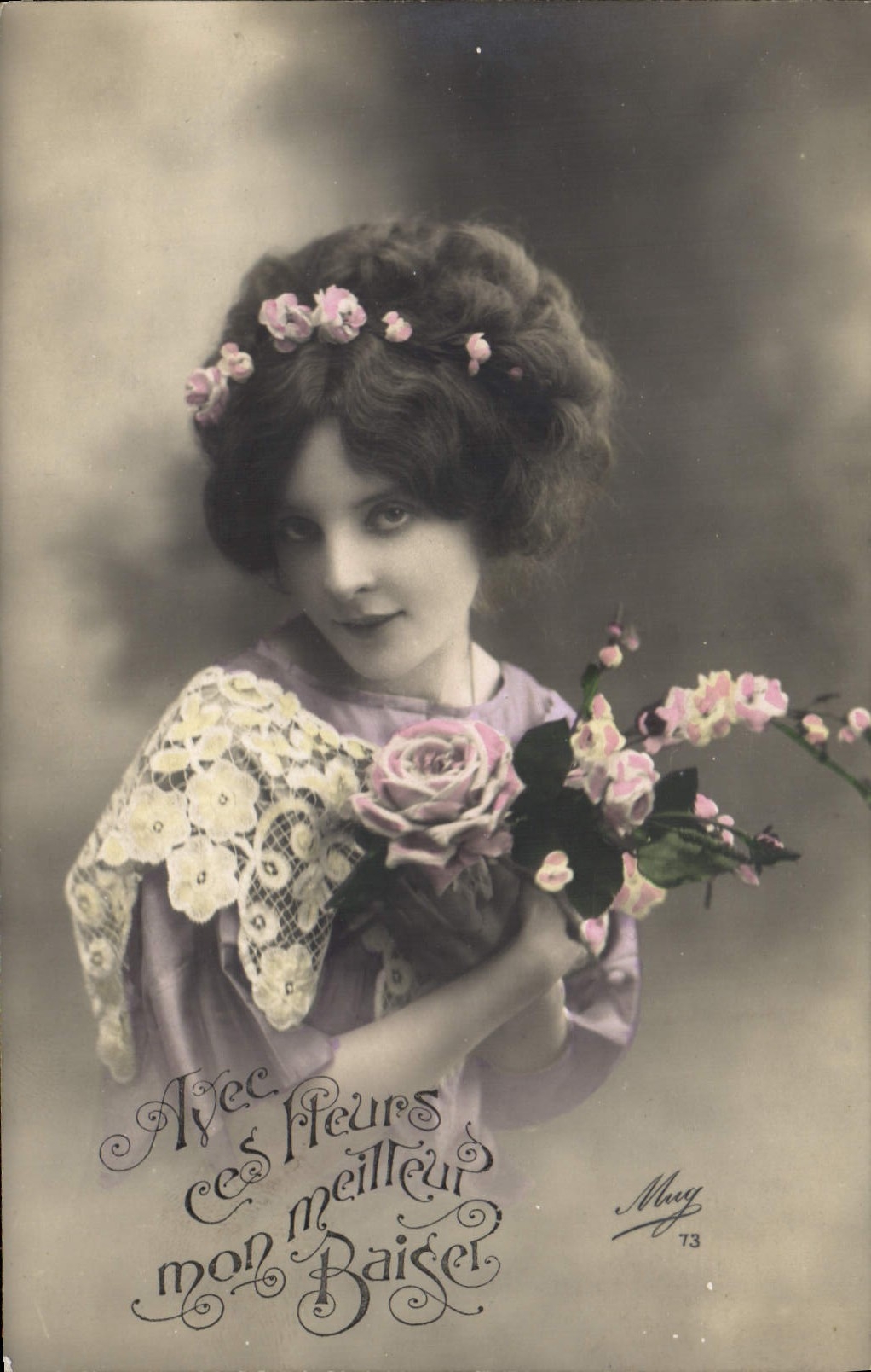 Jeune femme avec couronne de fleurs — carte postale signée May 73