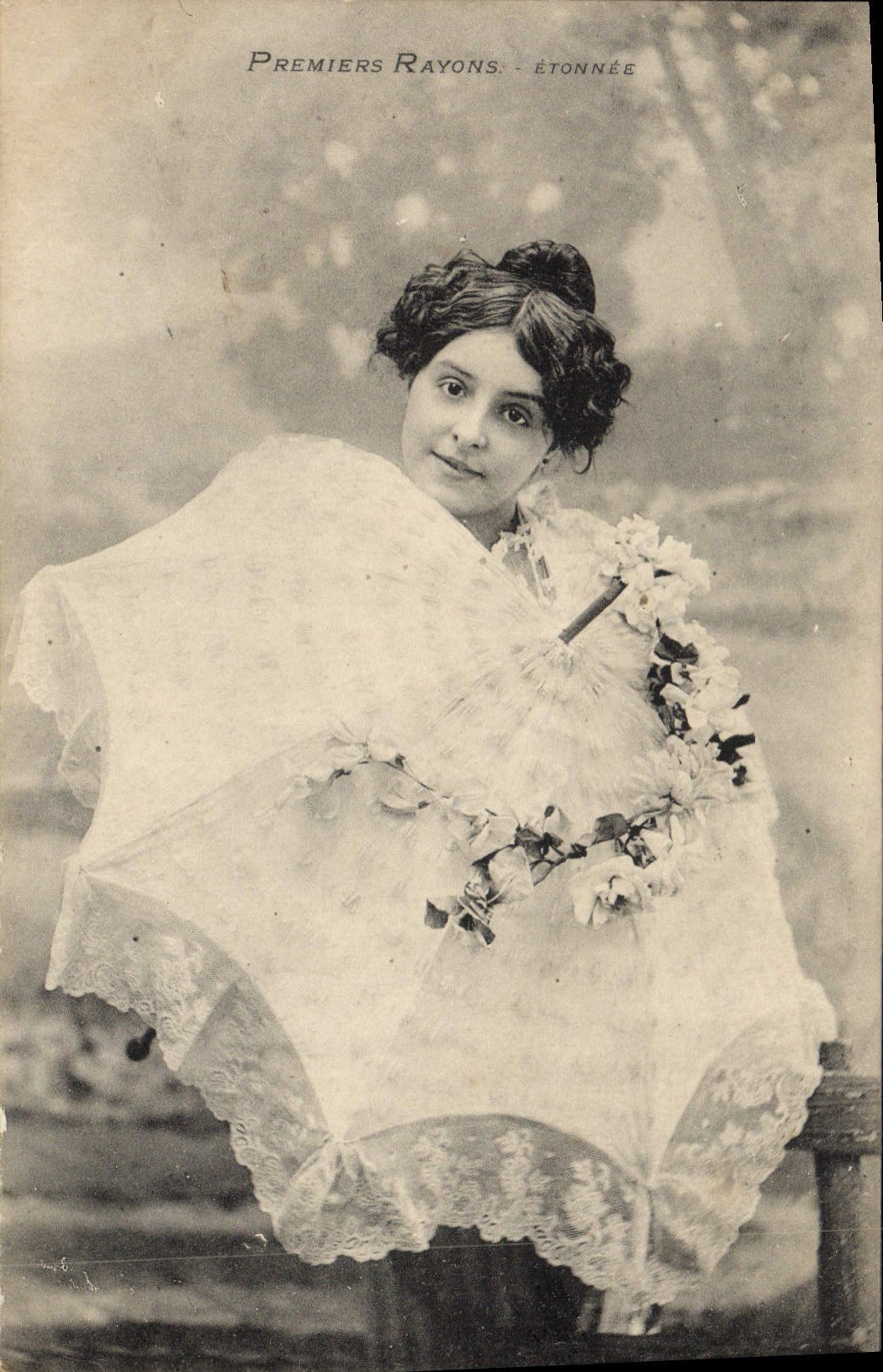 Premiers Rayons - étonnée — éditeur non identifié