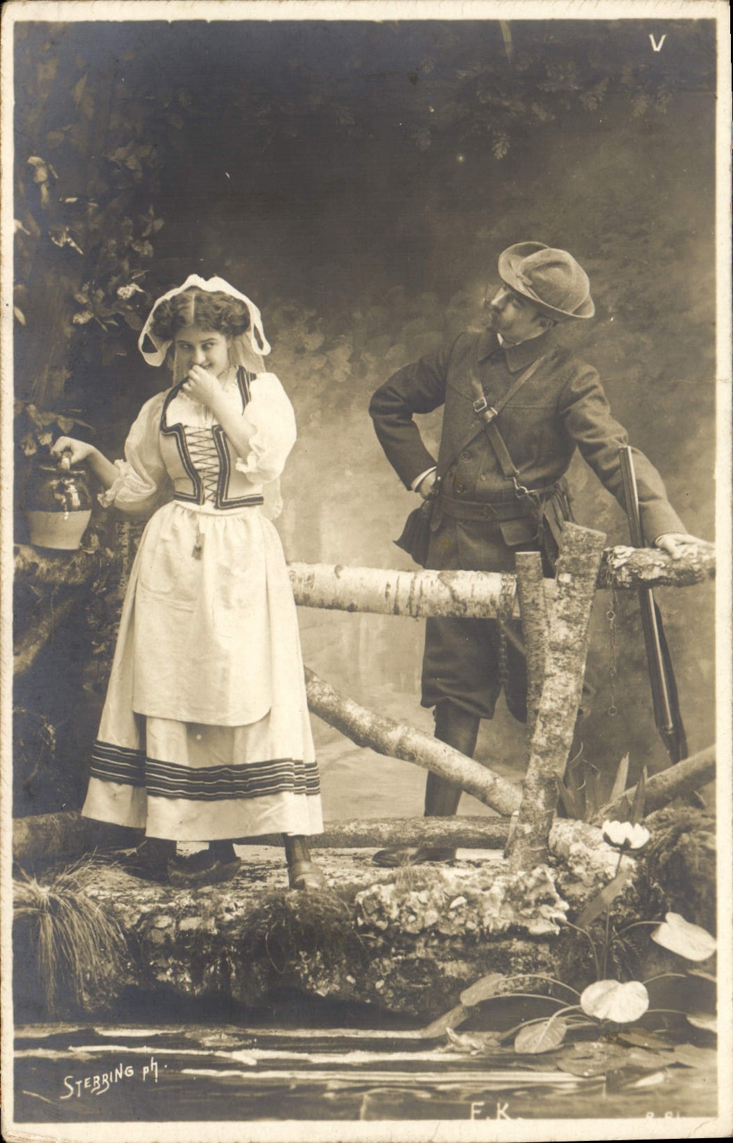 CPA Fantaisie Femme Chasseur Chasse