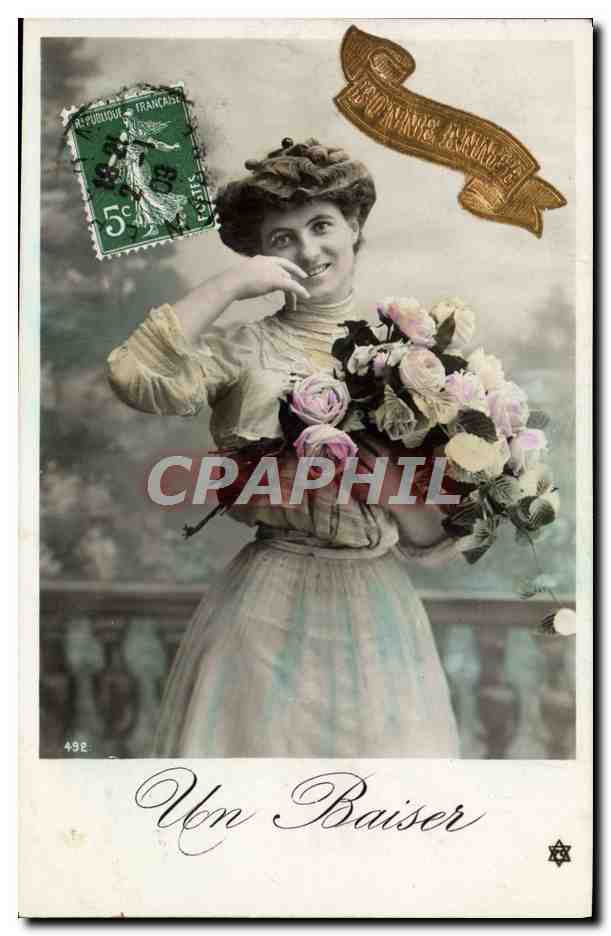 Femme en robe à motifs tenant un bouquet de roses — Bonnes Années — éditeur anonyme, n° 492