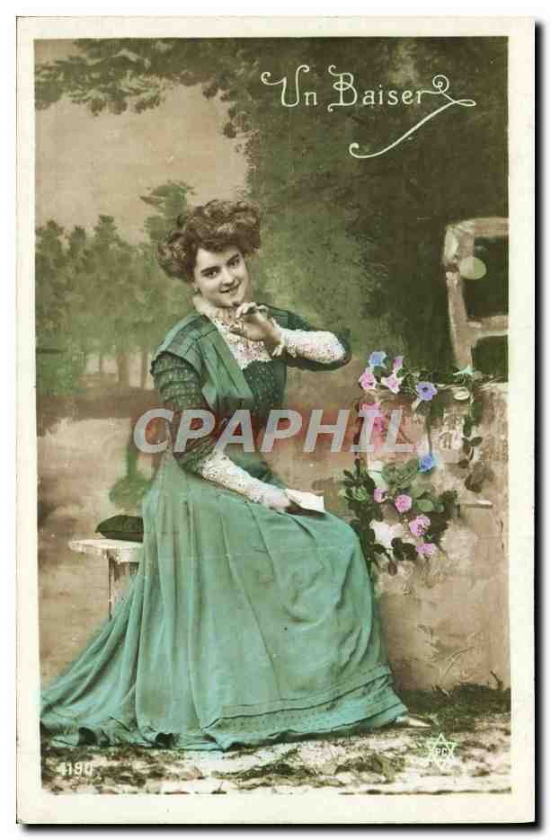 Une jeune femme en robe verte — Un Baiser — éditeur anonyme, n° 4190