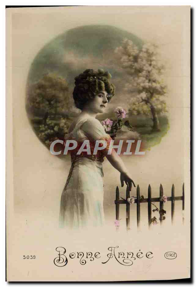 Femme en robe blanche tenant des roses — Bonne Année — CIRCE n° 5059