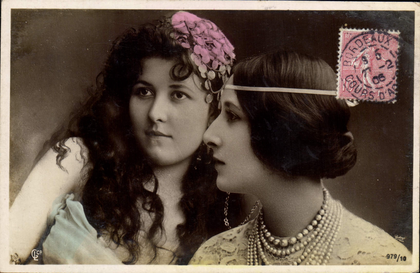 Deux jeunes femmes — style Art déco — éditeur LC°, n° 979/10