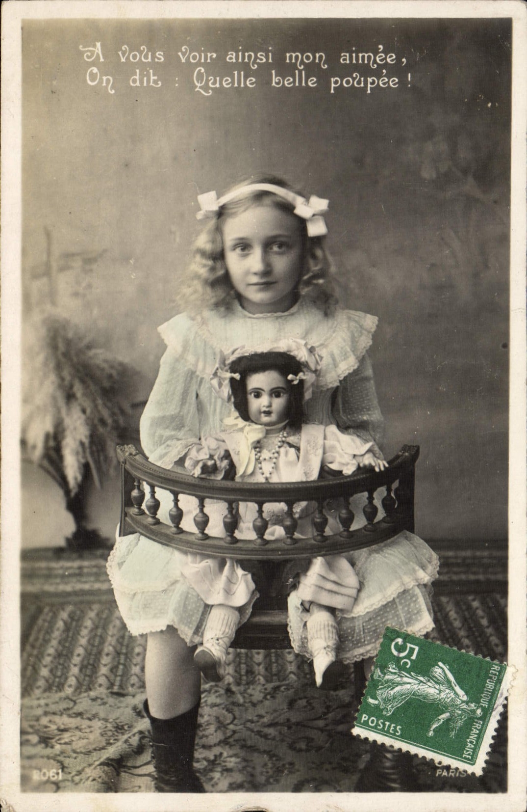 CPA Fantaisie Enfant Poupee