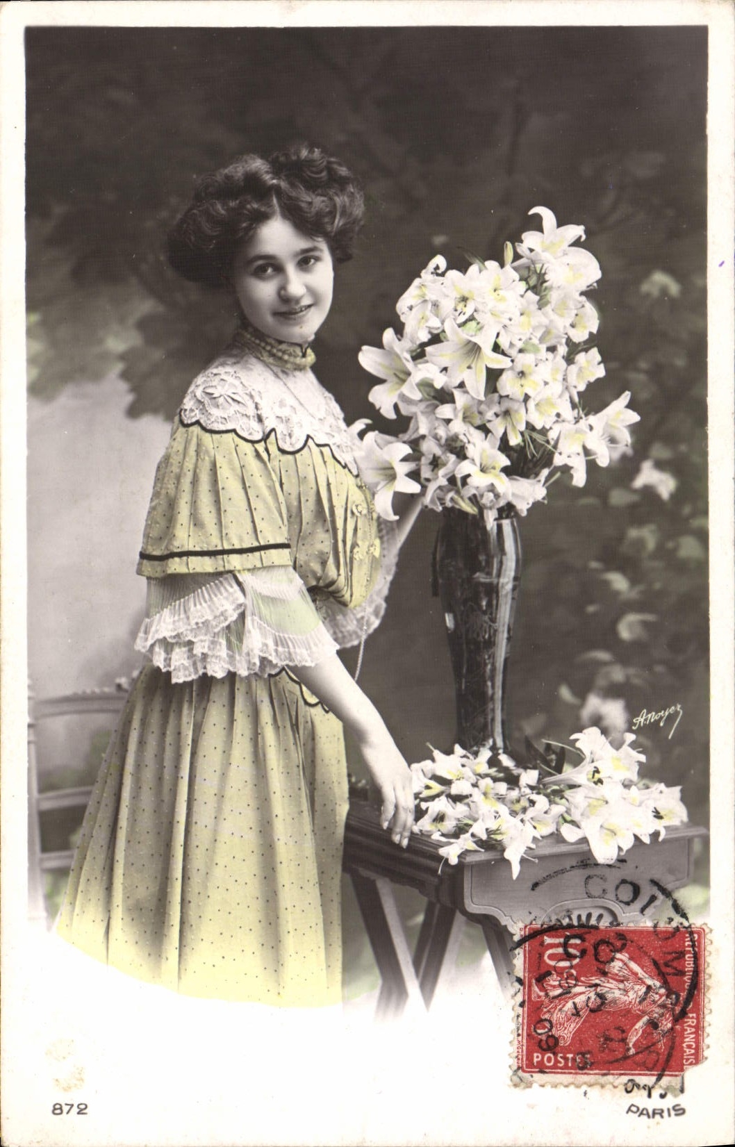 Jeune femme en robe à pois — Annyez, Paris — n° 872