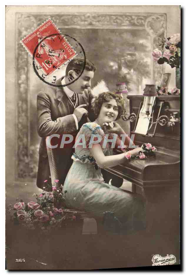 CPA Fantaisie Femme Piano