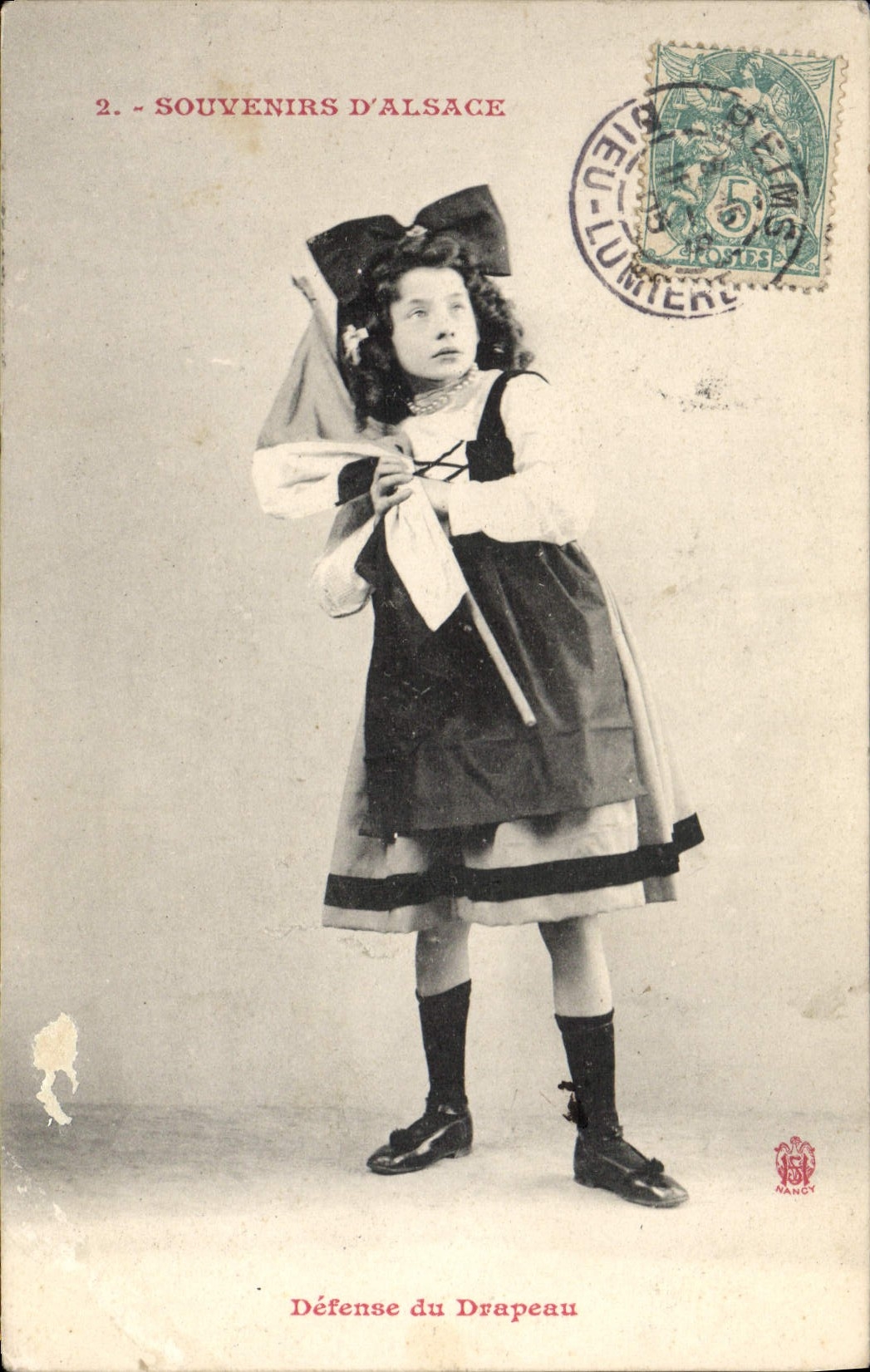 CPA Fantaisie Enfant Alsace Defense du drapeau