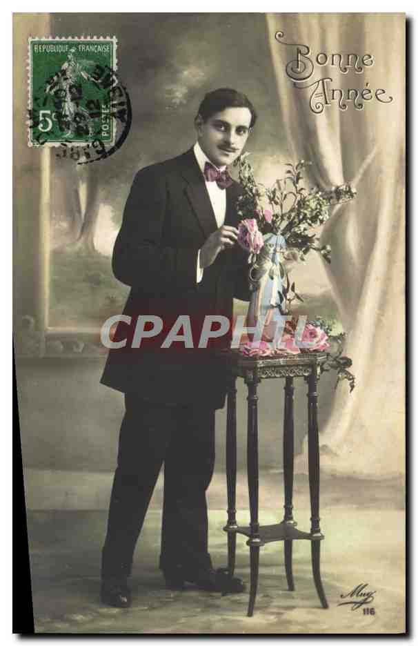 Homme en costume — avec bouquet de roses — éditeur May n°116