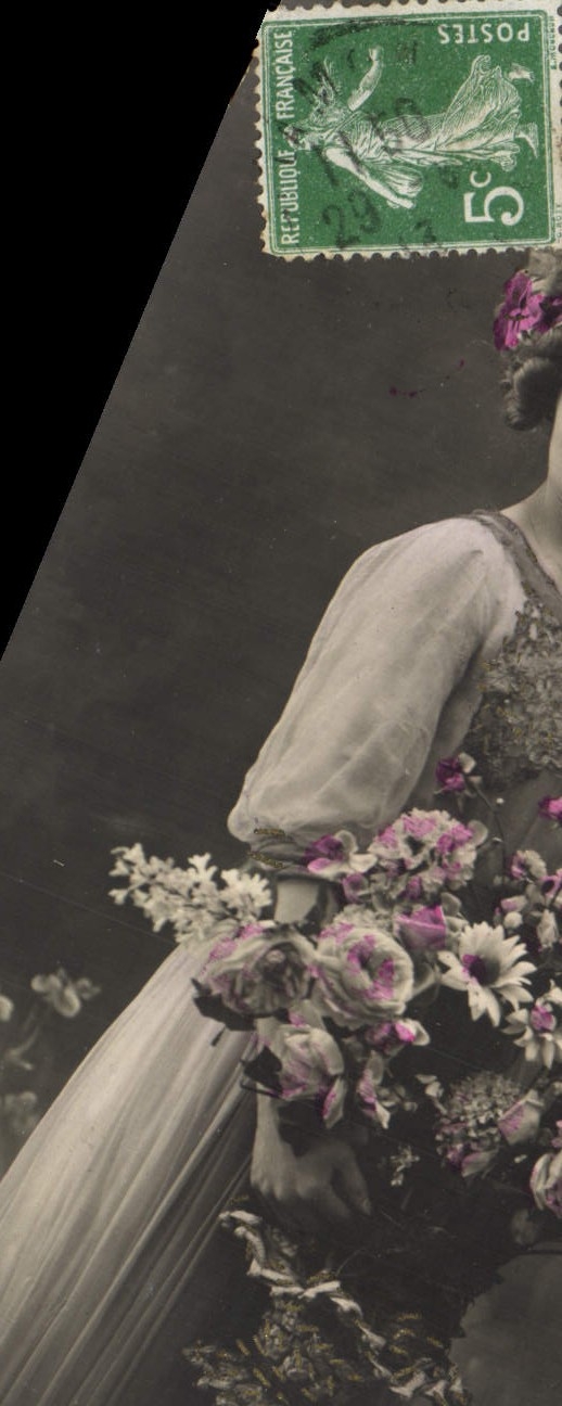 Femme en robe de bal tenant un bouquet — République Française 5c — éditeur inconnu