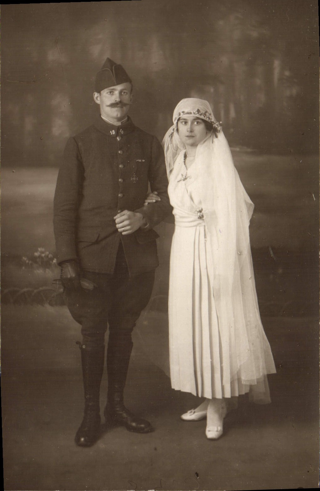 Antike Ansichtskarte Frau Soldat Militaria Hochzeit