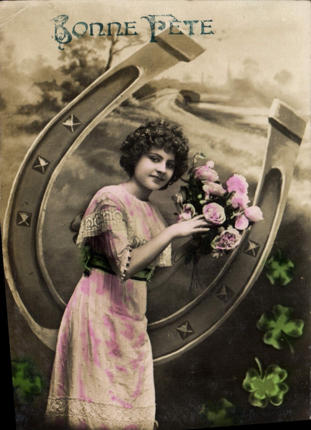 Femme avec bouquet de roses — dans un grand fer à cheval — texte 'Bonne Pète' — éditeur inconnu