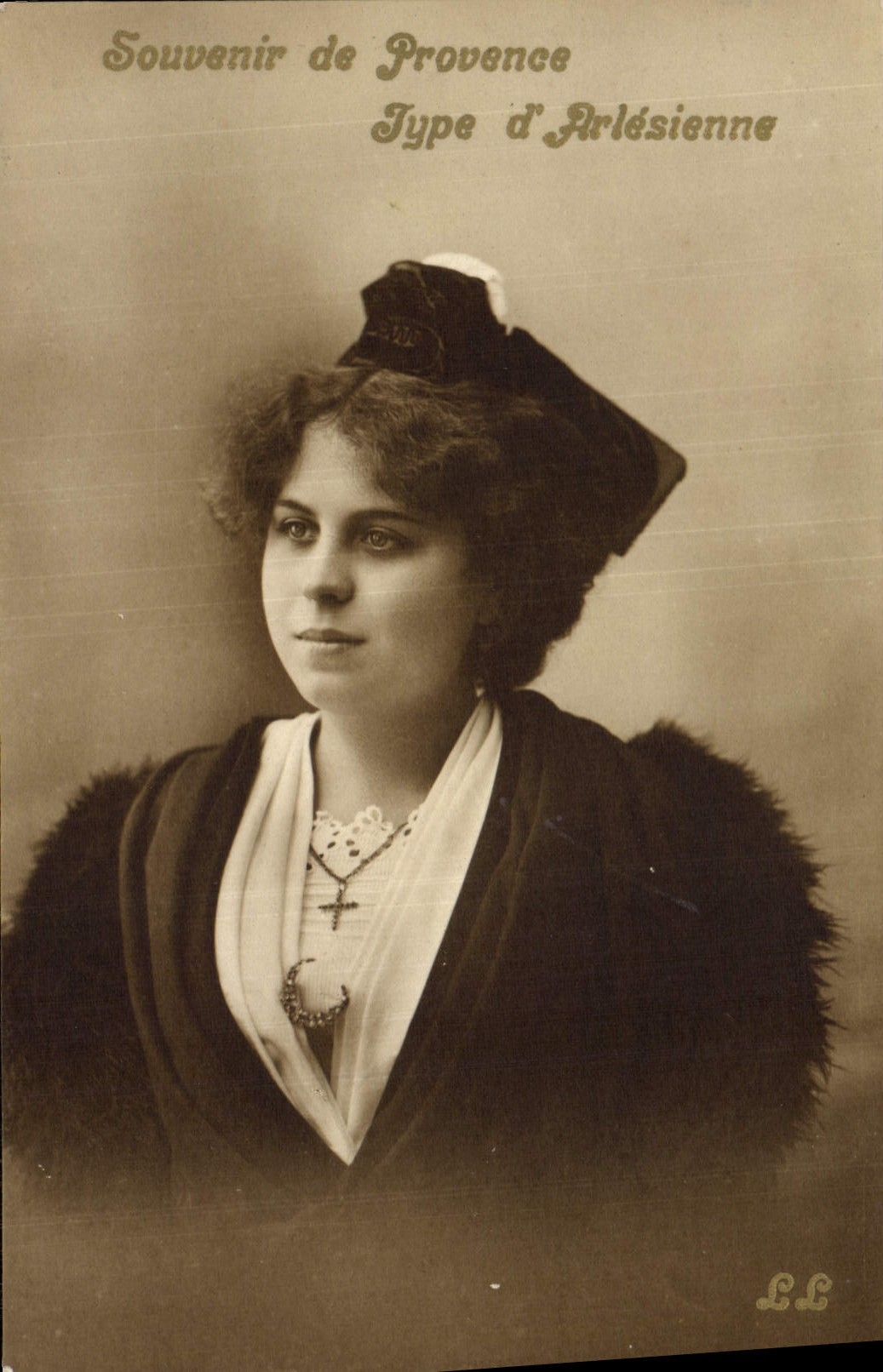 Donna in abito d'Arlésienne — Ricordo della Provenza — LL