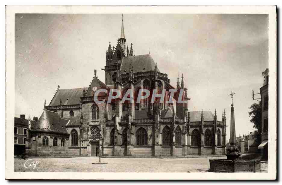 CPM La Ferte Bernard Eglise Notre Dame des Marais Vue d'ensemble 