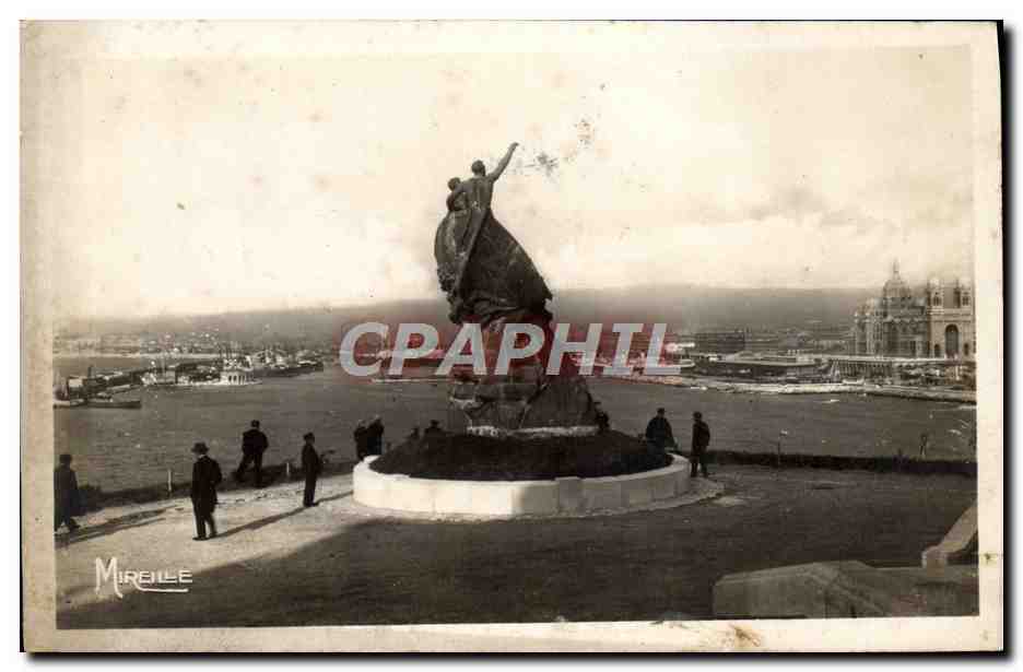 CPM Marseille Pharo Monument aux Heros de la Mer et la Chathedrale