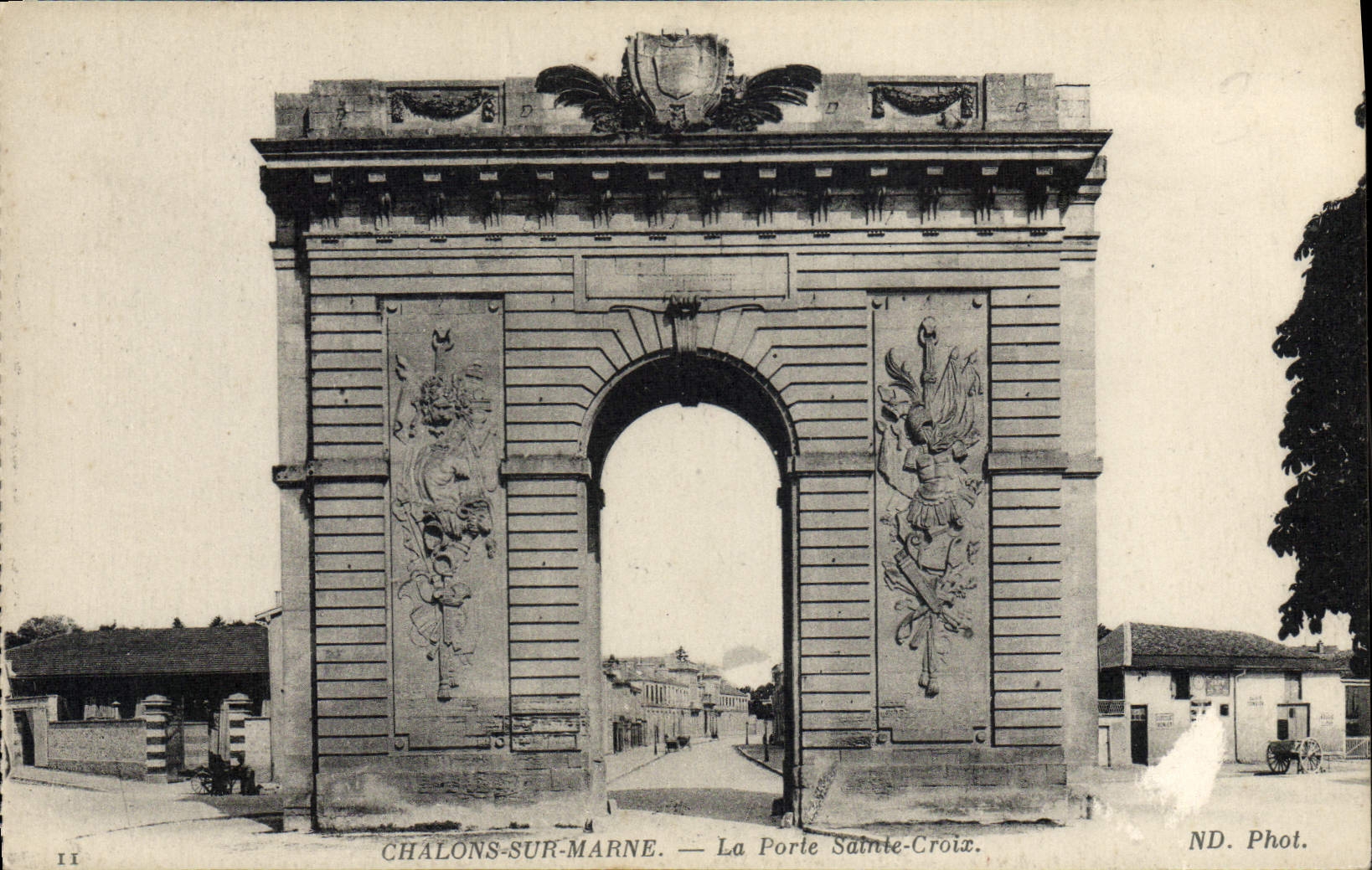Chalons-sur-Marne — La Porte Sainte-Croix — ND. Phot.