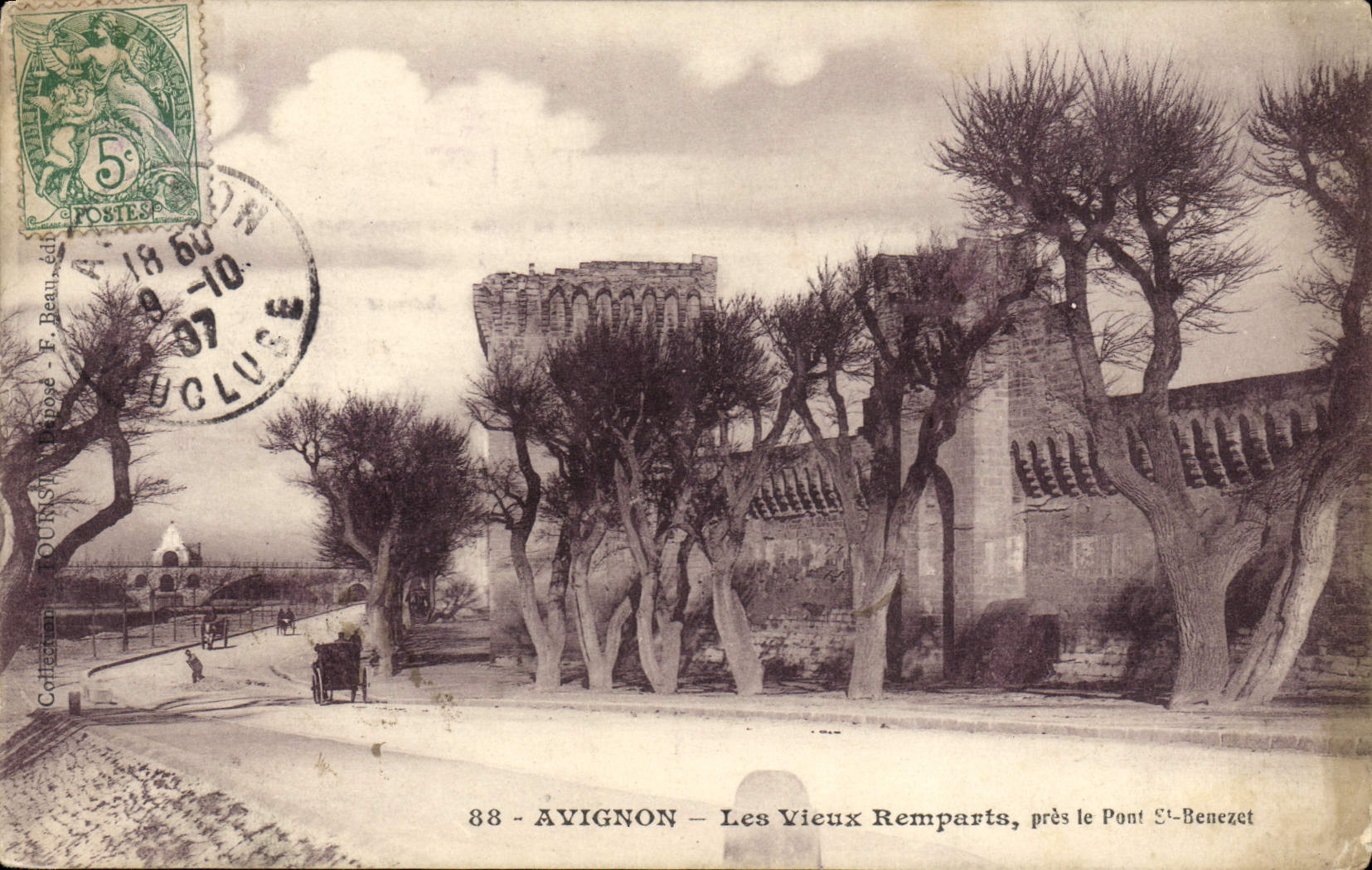 CPA Avignon Les Vieux Remparts Pres le Pont St Benezet