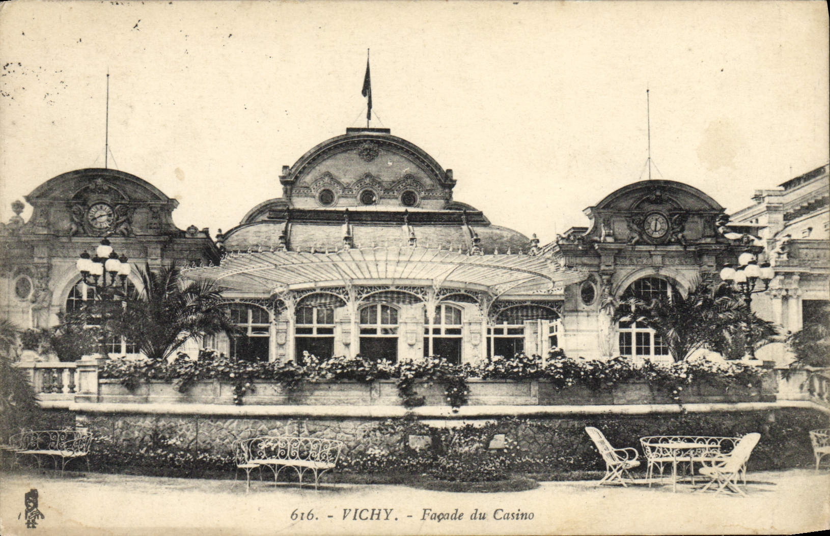 CPA Vichy Facade du Casino