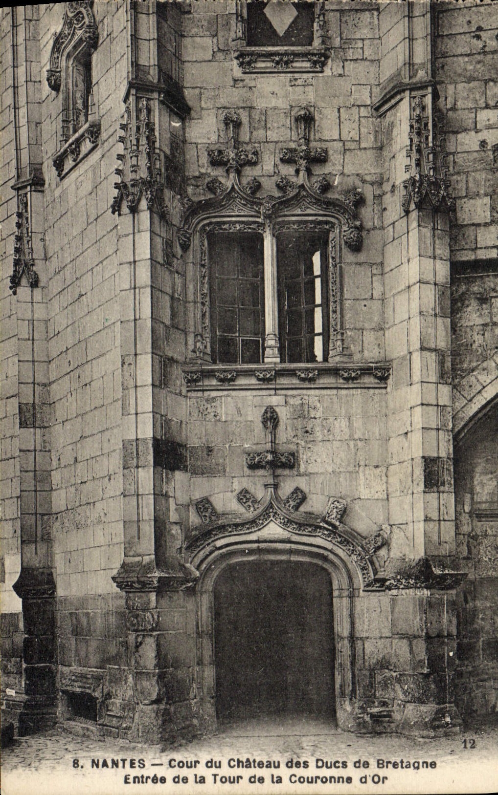 CPA Nantes Cour du Chateau des Ducs de Bretagne Entree de la Tour de la Couronne d'or