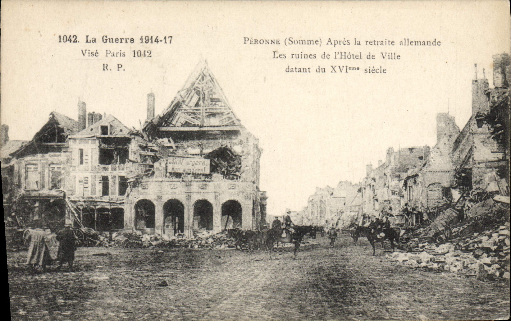 CPA Peronne Apres la Retraite allemande Les ruines de l'hotel de ville Militaria