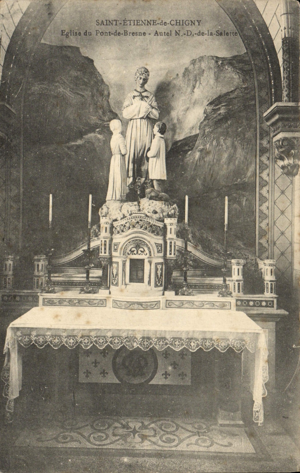 CPA Saint Etienne de Chigny Eglise du Pont de Bresne Autel ND de la Salatte