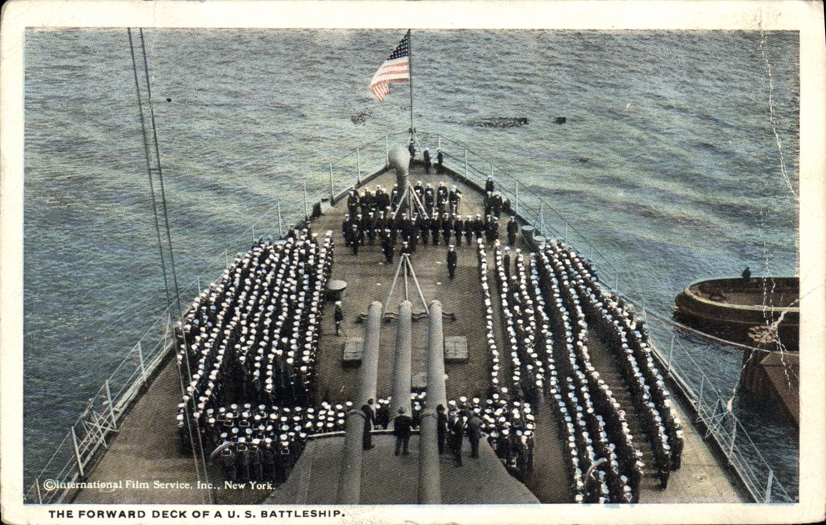 Le pont avant d'un cuirassé américain — International Film Service, Inc., New York