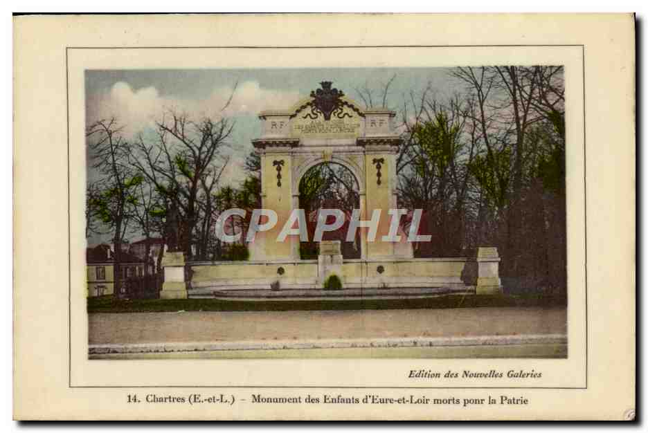 Chartres (E.-et-L.) — Monument des Enfants d'Eure-et-Loir morts pour la Patrie — Édition des Nouvelles Galeries