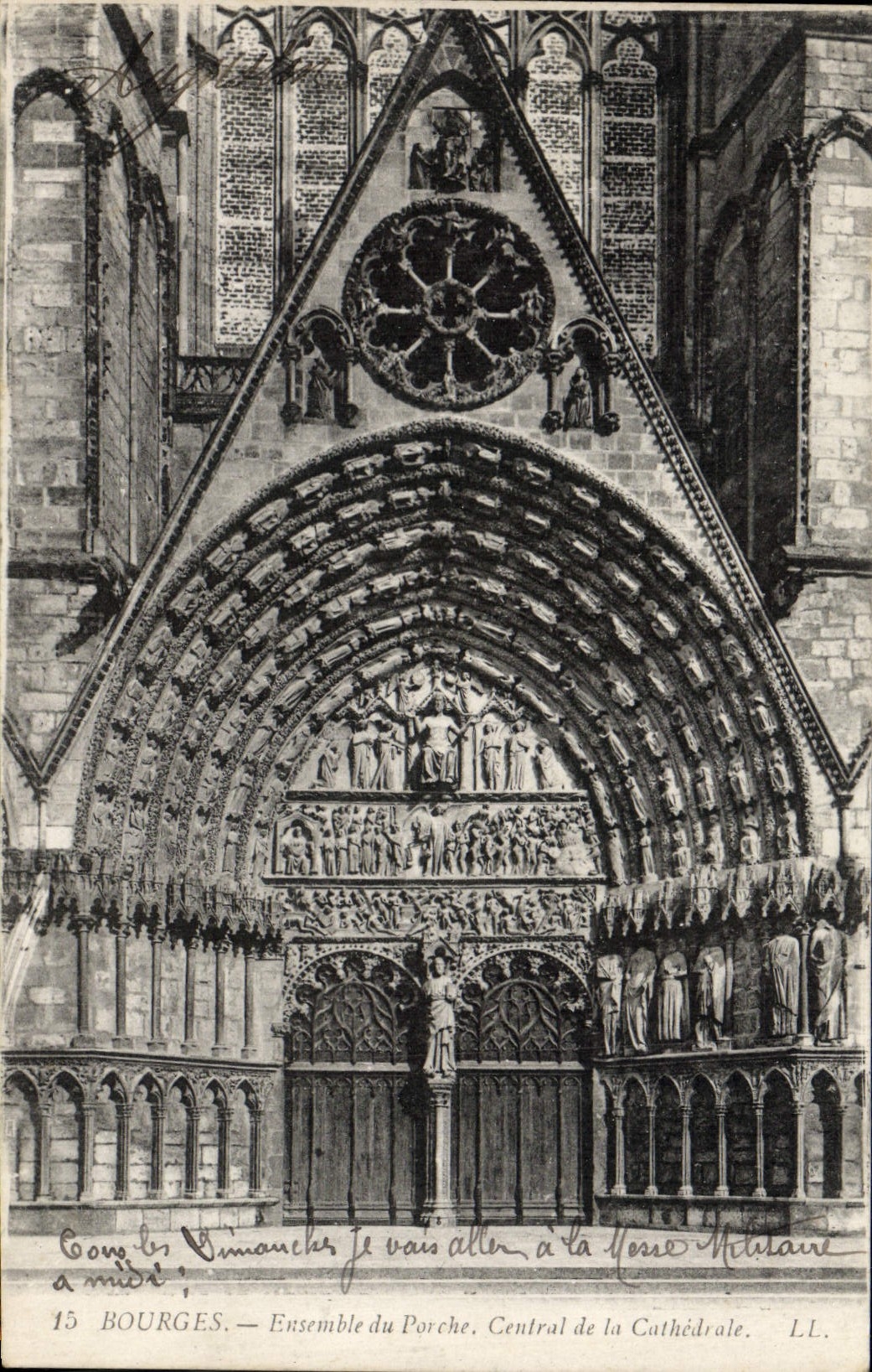 CPA Bourges Ensenible Du Porche Central De La Cathedrale