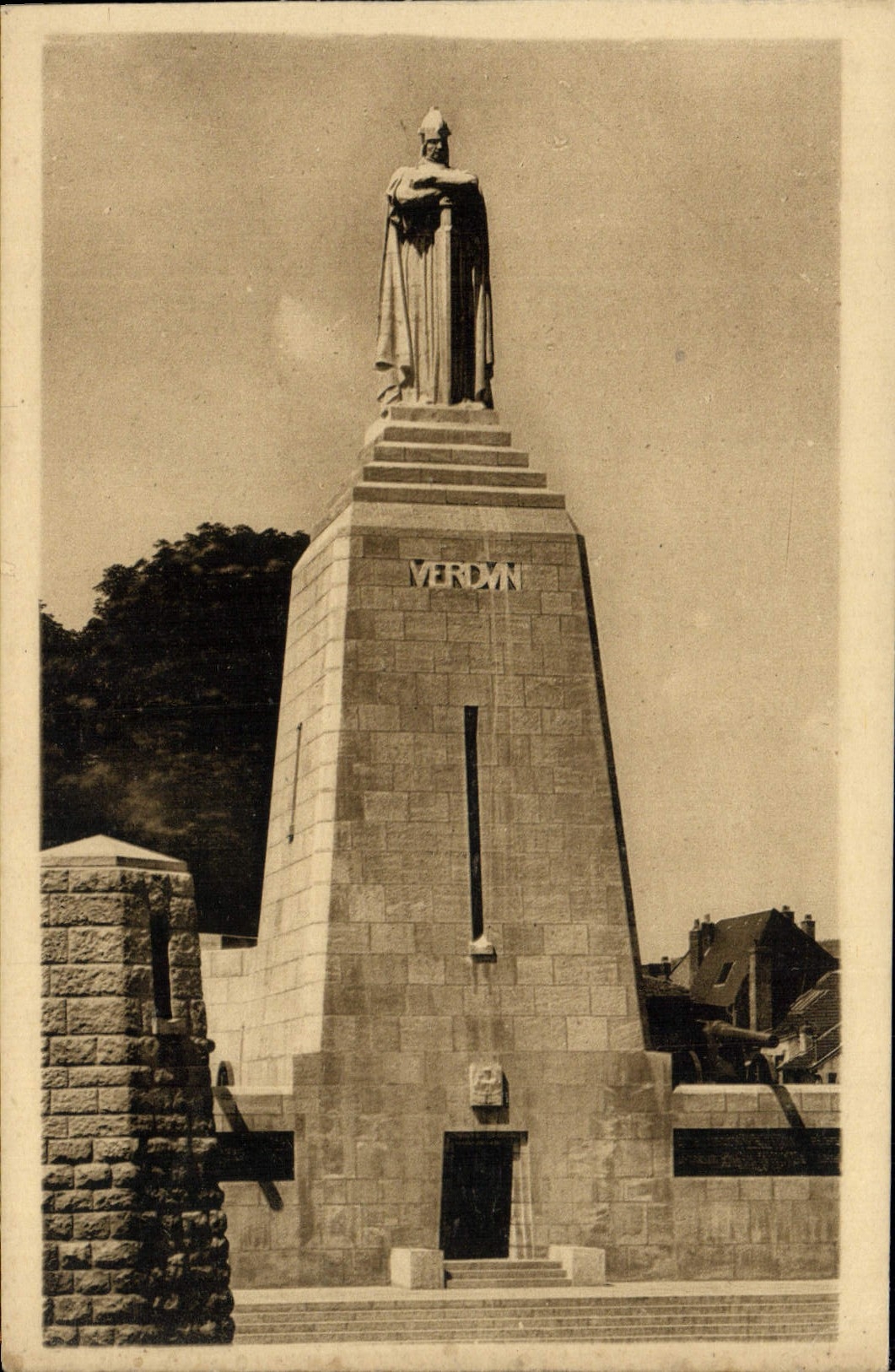 Denkmal für den Sieg und die Soldaten von Verdun — Léon Chesnay, Architekt — Jean Boucher, Bildhauer — Édition Verdup