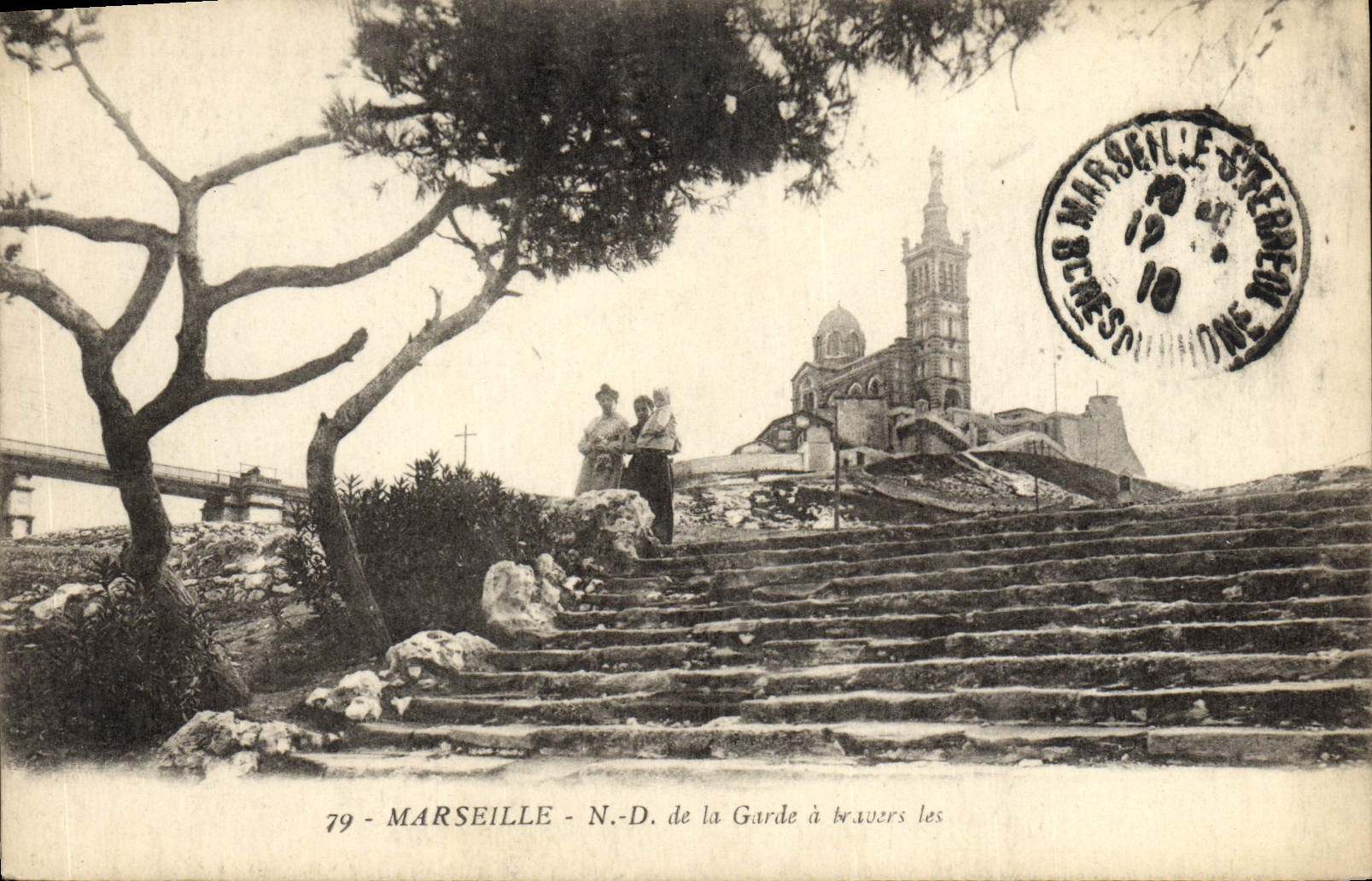 CPA Marseille ND De La Garde A travers les