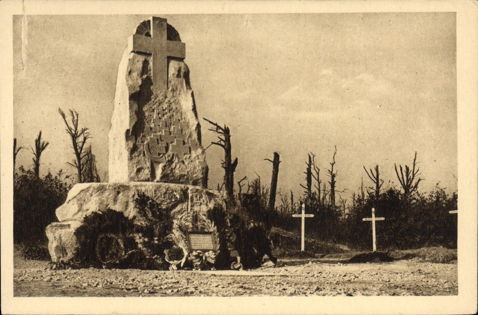 Monument aux Chasseurs des 56e et 59e Bataillons — Bois des Caures — Ossuaire de Douaumont