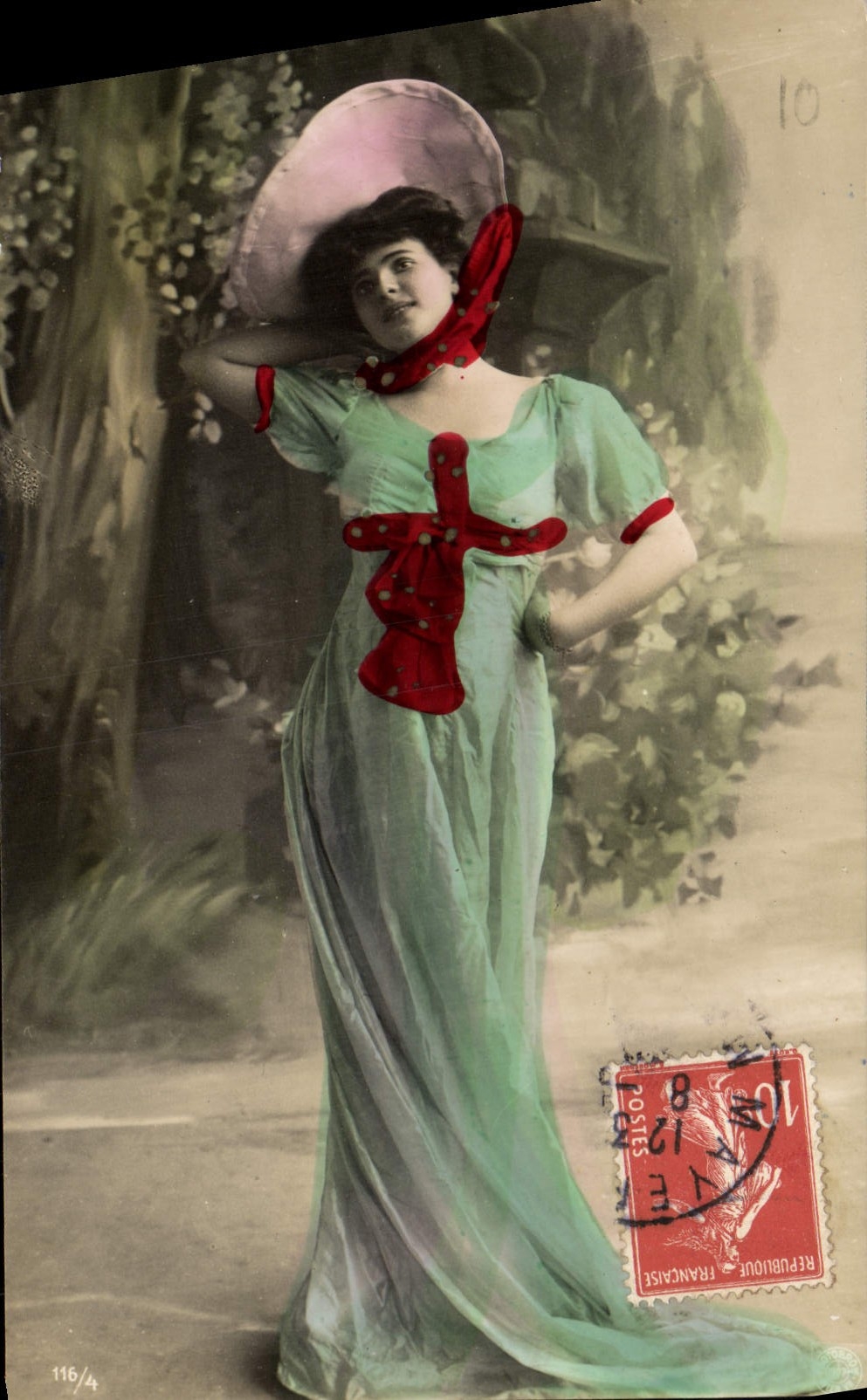 Femme en robe verte et chapeau rose — éditeur anonyme, n° 116/4