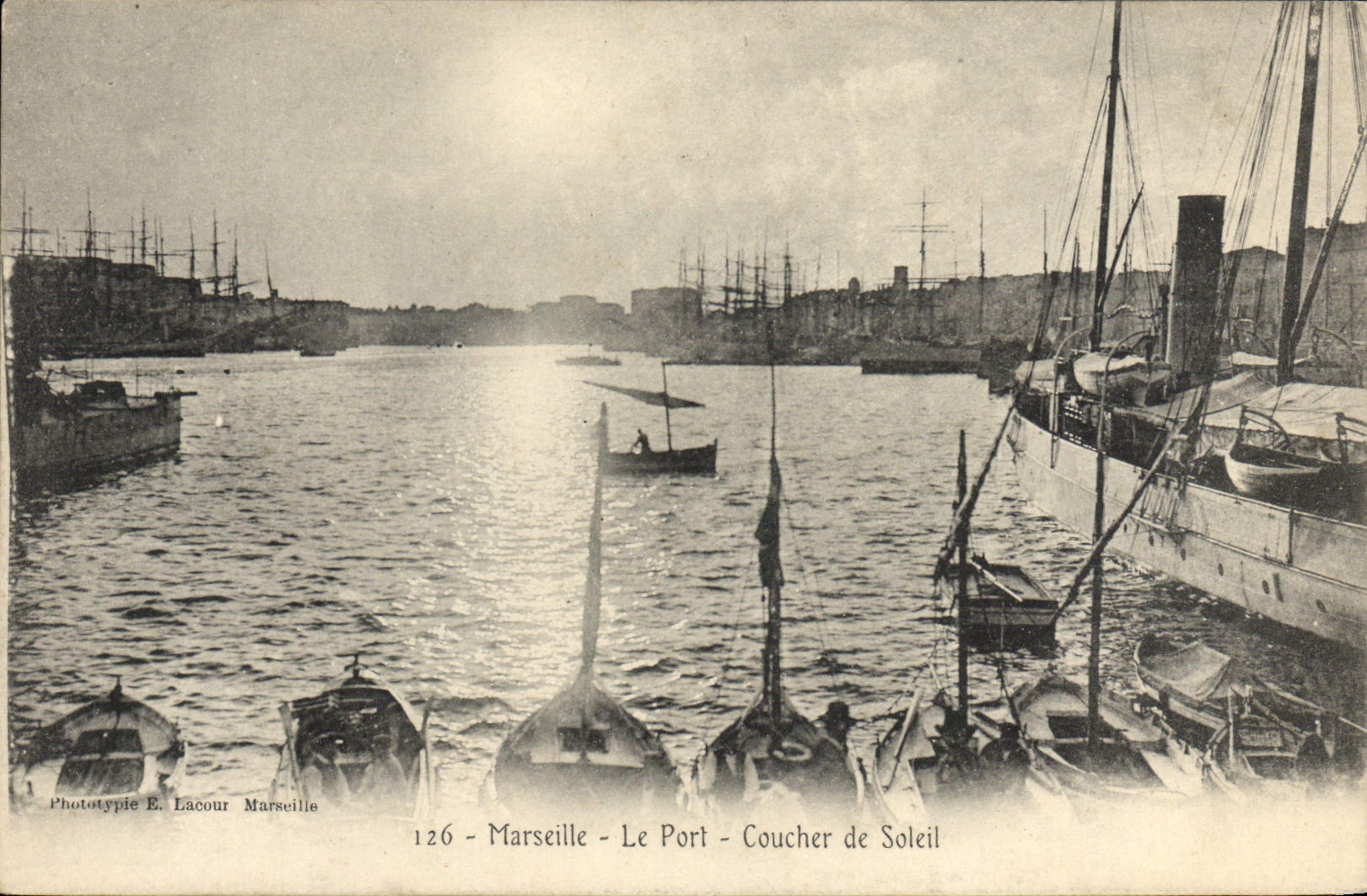 CPA Marseille Le Port Coucher De Soleil Bateaux