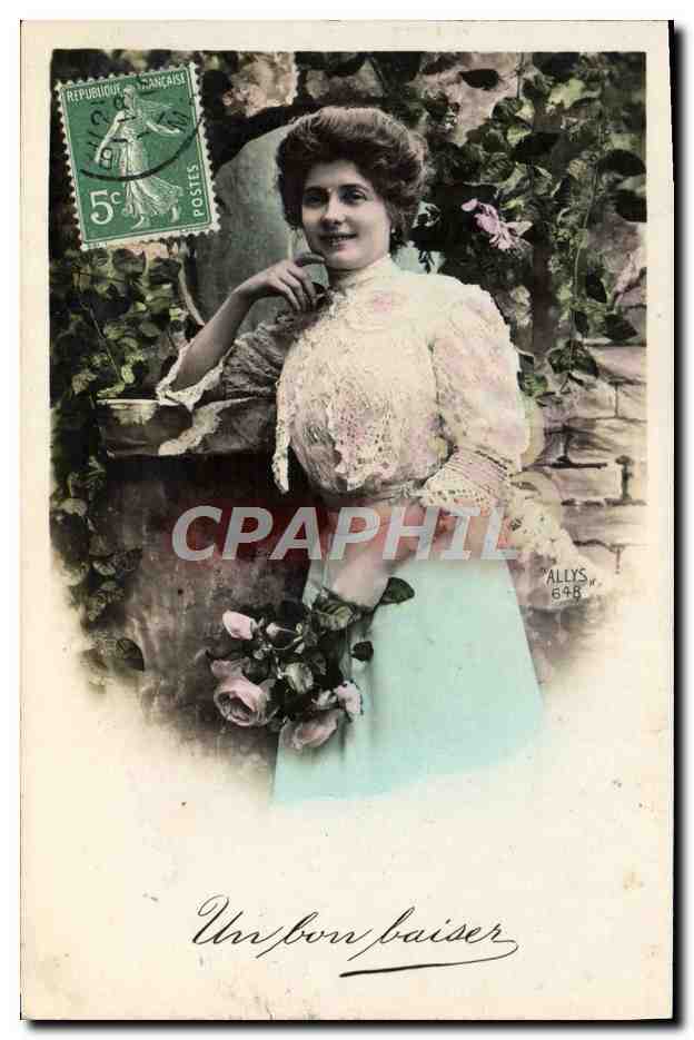 Jeune femme en robe à dentelle — jardin — éditeur ALLYS n°646