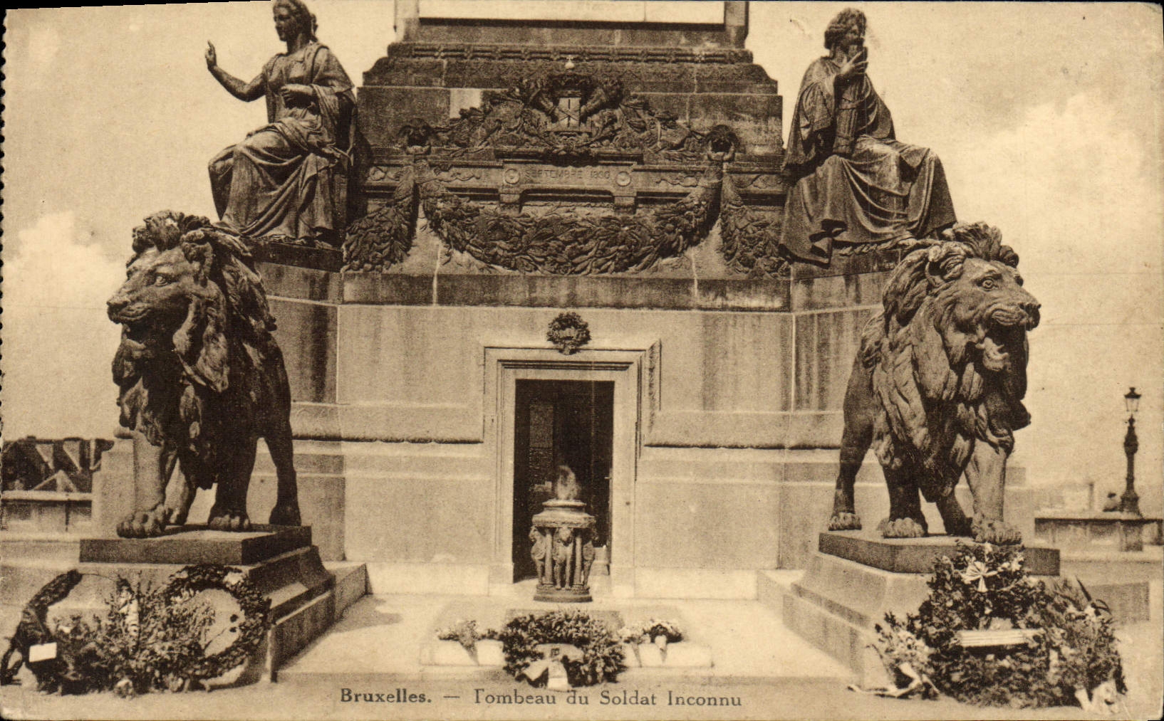 CPA Bruxelles Tombeau du soldat inconnu Lion Militaria 