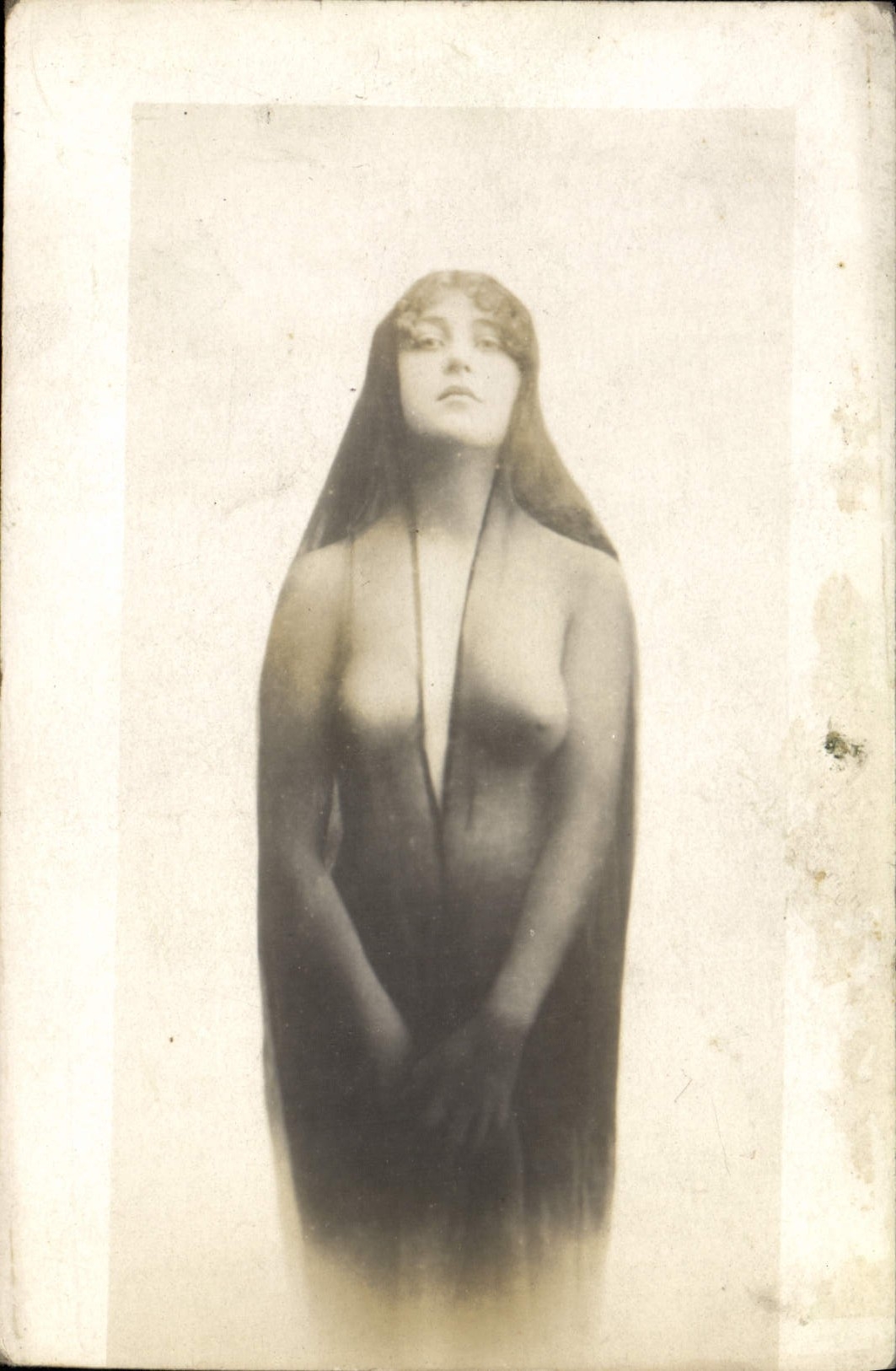 CPA Fantaisie Femme Nu erotique