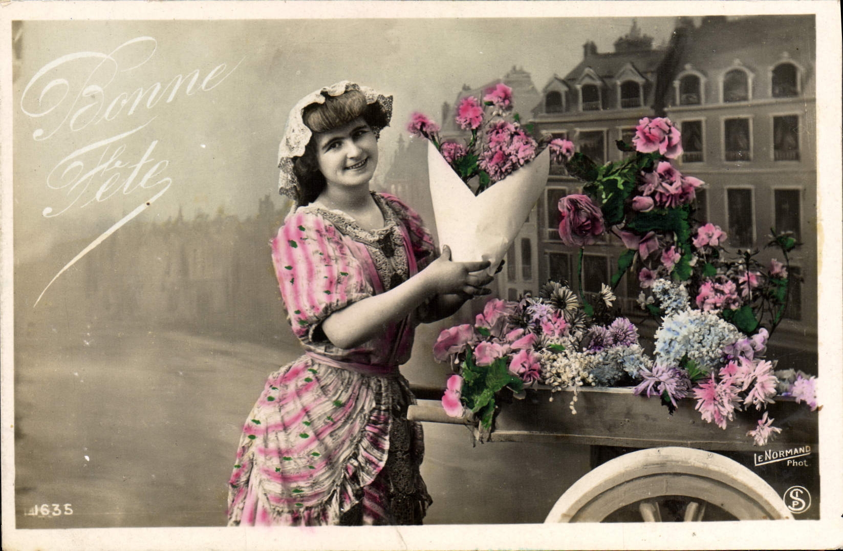 Frau mit Blumenwagen — Frohe Geburtstage — Le Normand Phot. n°1635