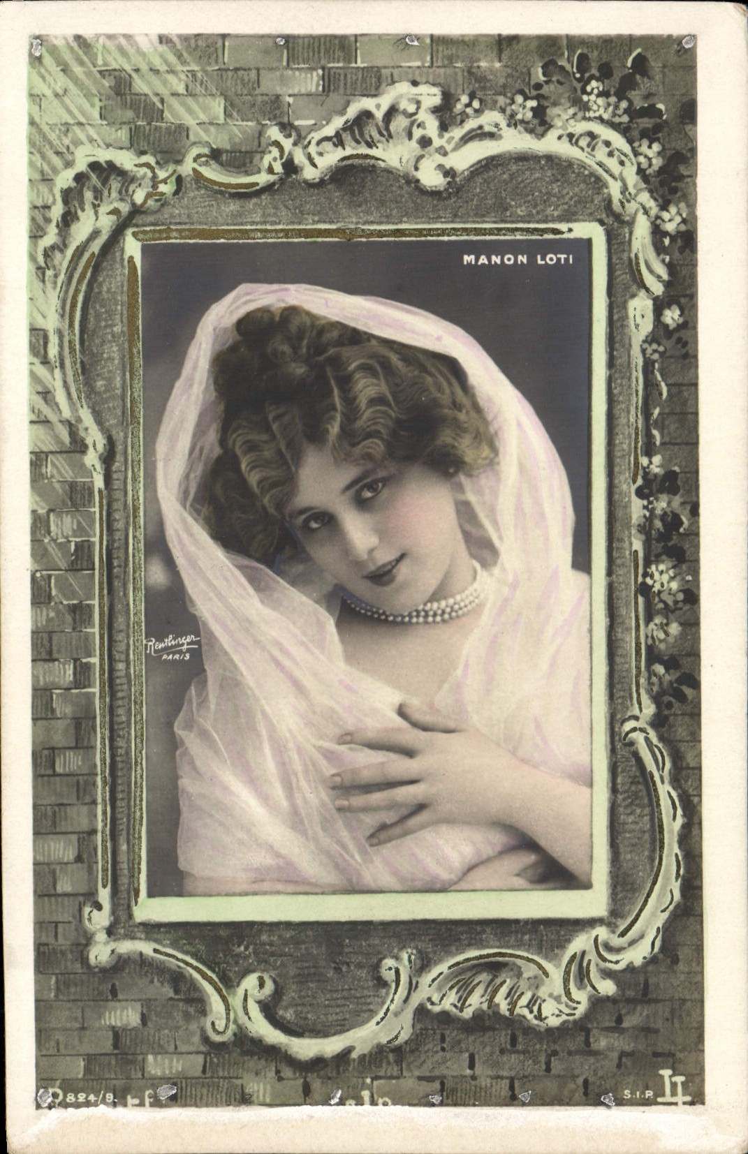 Manon Loti — portrait en buste avec voile — S.I.R. Paris, n° 824/8