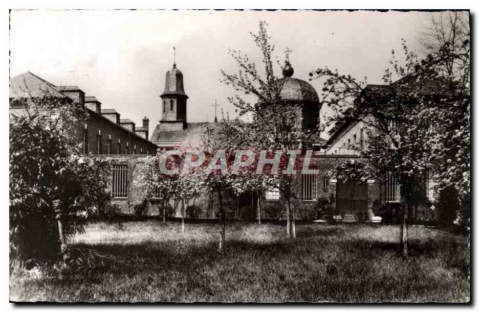 CPM Lisieux Le Carmel Vue prise a l'interieur de la cloture 
