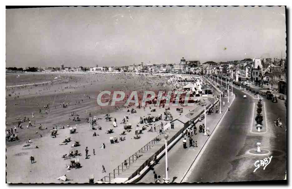 CPM Les Sables D'Olonne Le Remblai et la plage 