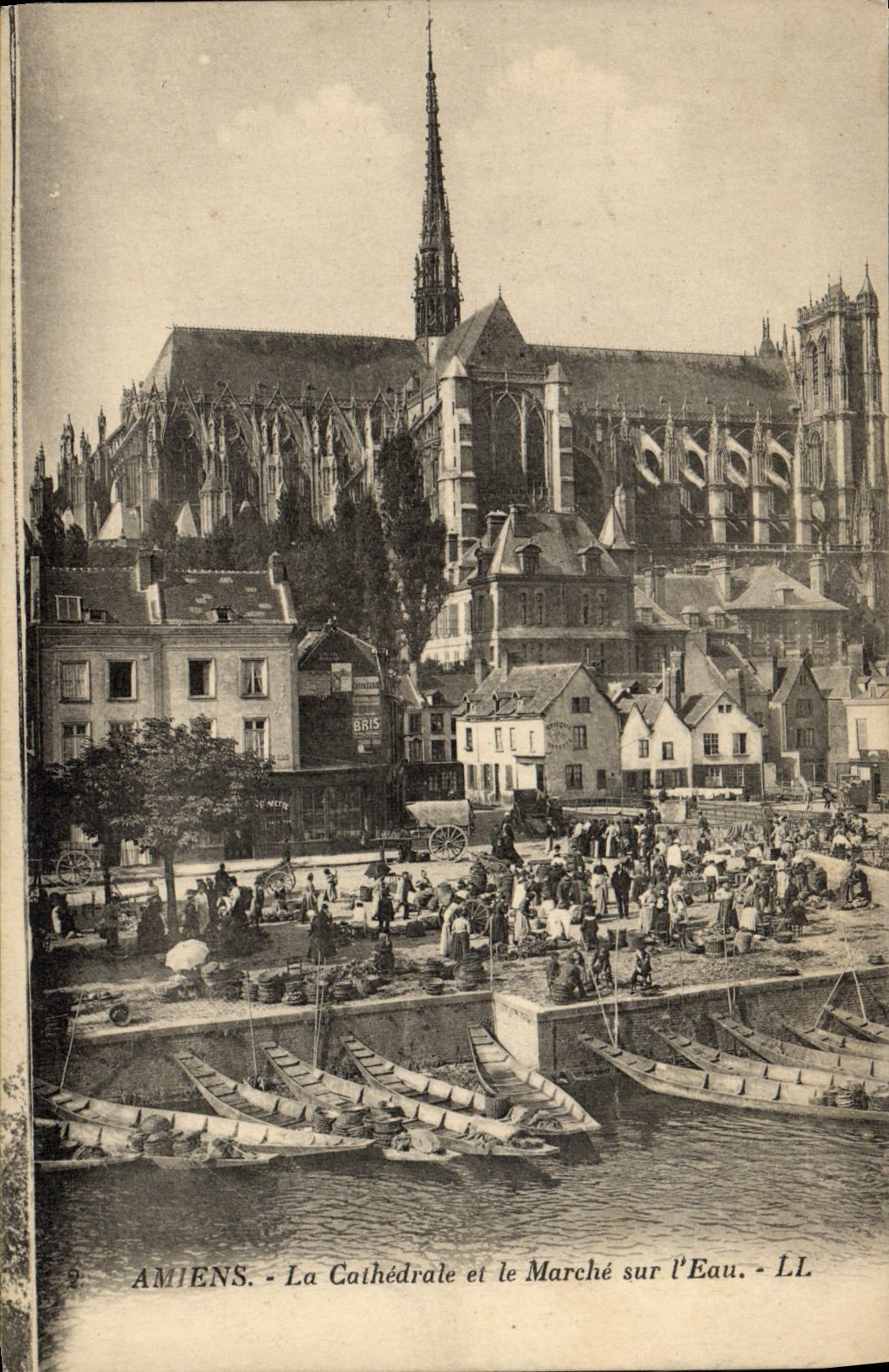 Amiens - La Cathédrale et le Marché sur l'Eau - LL