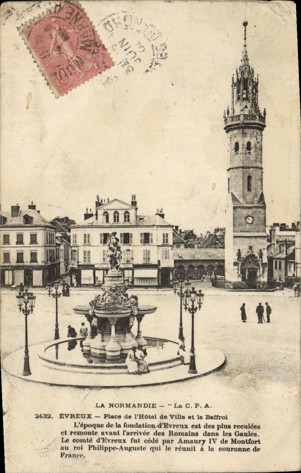 CPA Evreux Place de L'Hotel de Ville et le Beffroi